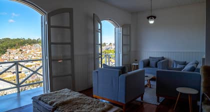 Casa com Lareira Wi-fi e Varanda com Vista