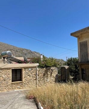 Property grounds - Dimitrios house (Rethymno)