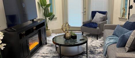 Télévision, cheminée