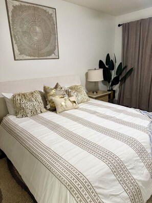 2 bedrooms, iron/ironing board, WiFi, bed sheets