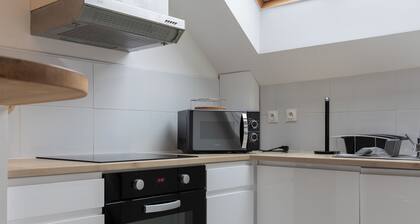 Close to everything, quiet and fully equipped F1, wifi