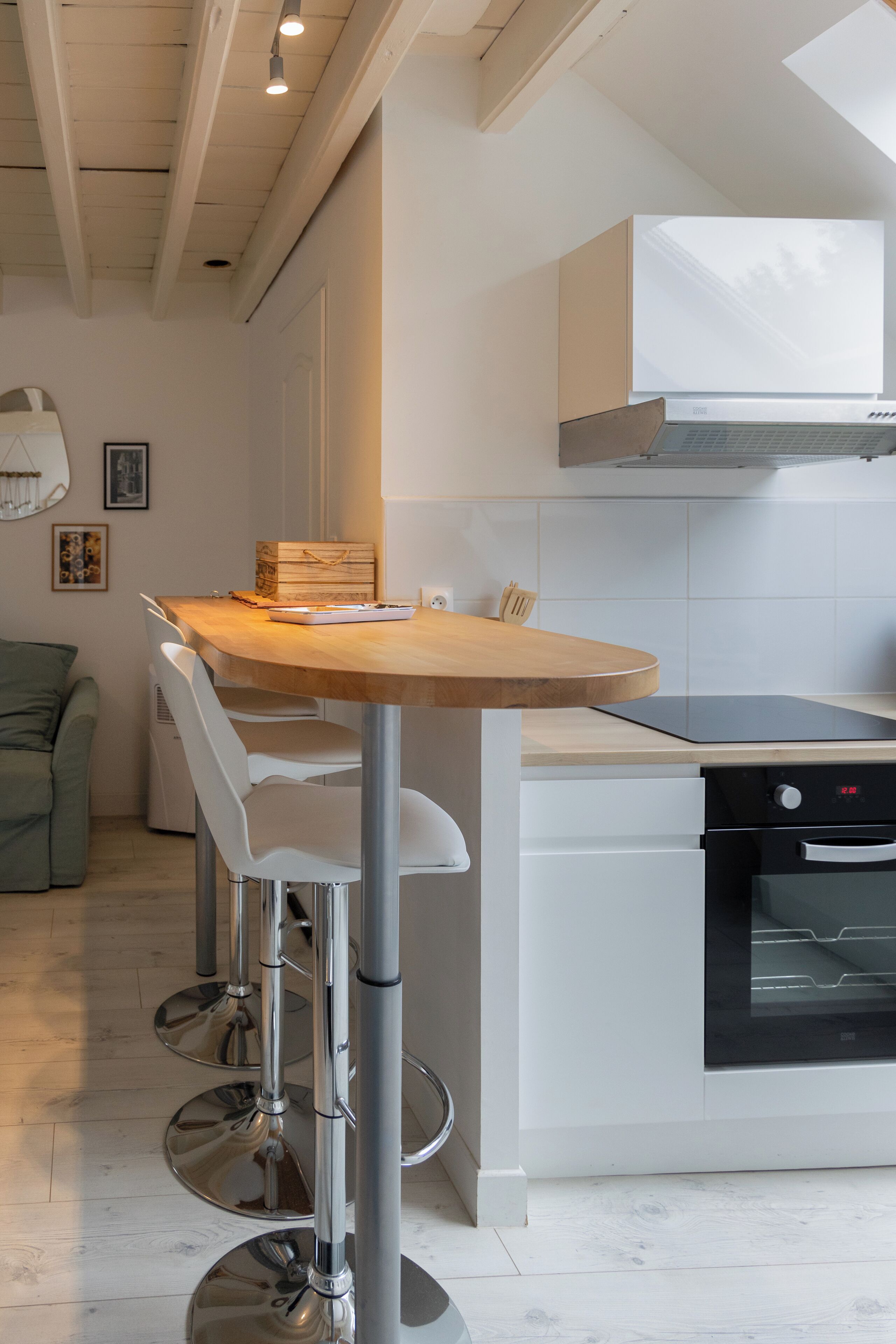 Micro-ondes, four, plaque de cuisson