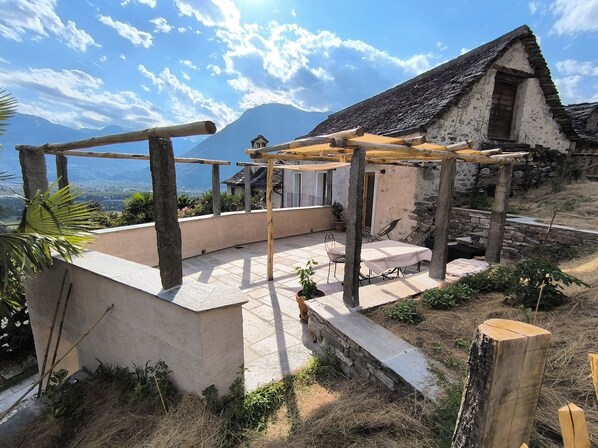 تناول الطعام بالخارج