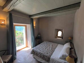 1 bedroom, desk, travel cot, free WiFi