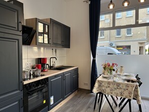 Private kitchen - 10 min walk to the center, 47m2,Netflix& all amenities! (Erfurt)