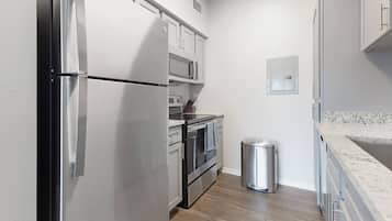 Apartemen | Dapur pribadi | Lemari es besar, microwave, kompor, dan mesin pencuci piring