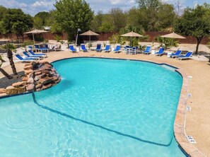 Seasonal outdoor pool - Landing Furnished Apartments Westover Hills (San Antonio)