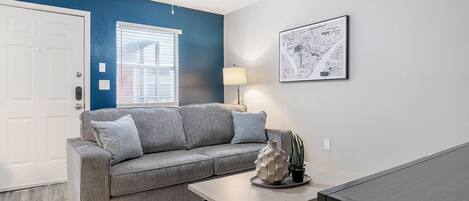 Apartment, 1 Schlafzimmer | Wohnbereich | 50-Zoll-Smart-TV mit Digitalempfang