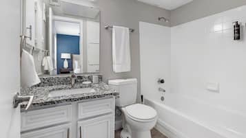 Studio | Bathroom | Free toiletries, hair dryer, towels, soap