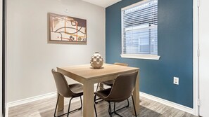 Lägenhet - 2 sovrum | Eget kök | Stort kylskåp, mikrovågsugn, spishäll och diskmaskin
