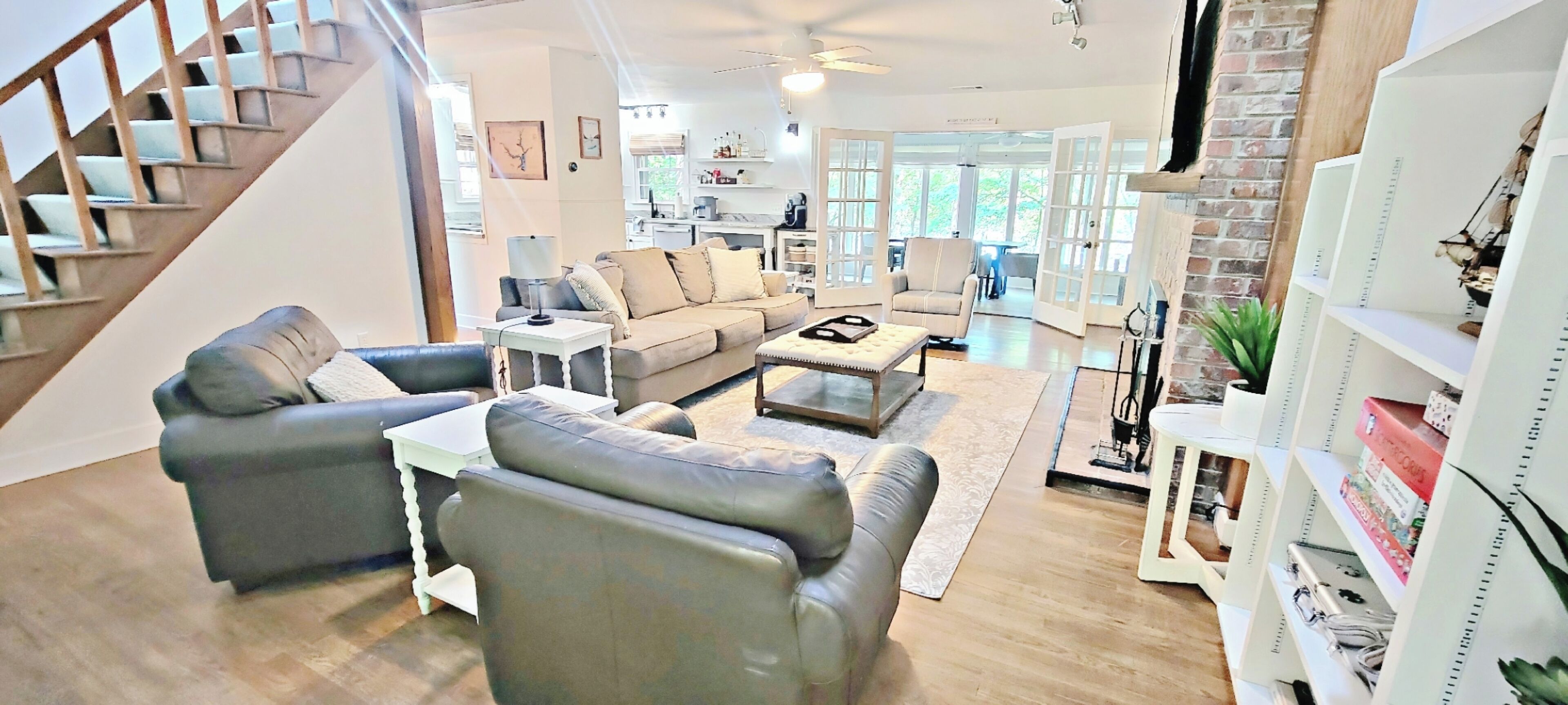 Smart TV, fireplace, ping pong