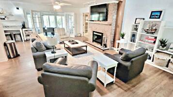 Smart TV, fireplace, ping pong