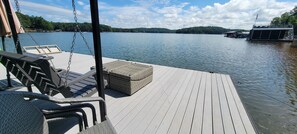 Property grounds - Spacious 5BR Lakefront home with hot tub, ping pong, private dock (Lavonia)