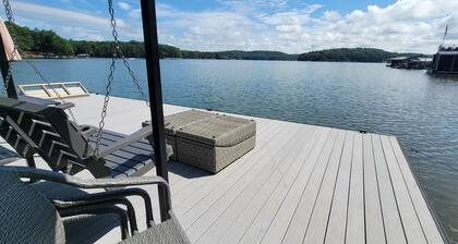 Spacious 5BR Lakefront home with hot tub, ping pong, private dock