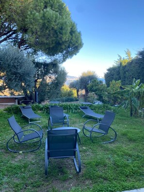 Property grounds - Apartment on garden level, between Monaco and Italy, in quiet country setting (Roquebrune-Cap-Martin)