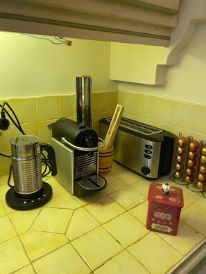 Coffee and/or coffee maker - Apartment on garden level, between Monaco and Italy, in quiet country setting (Roquebrune-Cap-Martin)
