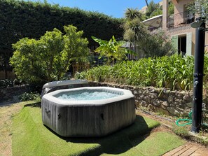 Baignoire à remous extérieure