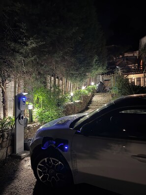 المنطقة المحيطة بالمنشأة