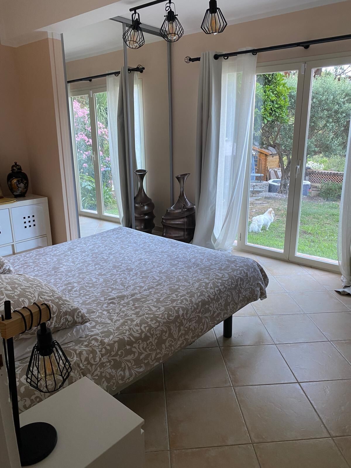 4 bedrooms, desk, iron/ironing board, travel cot