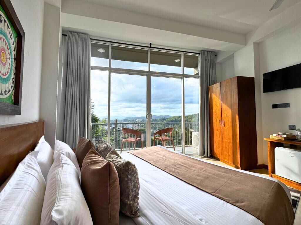 Deluxe Double Room, Balcony, Lake View | Laptop workspace, free WiFi