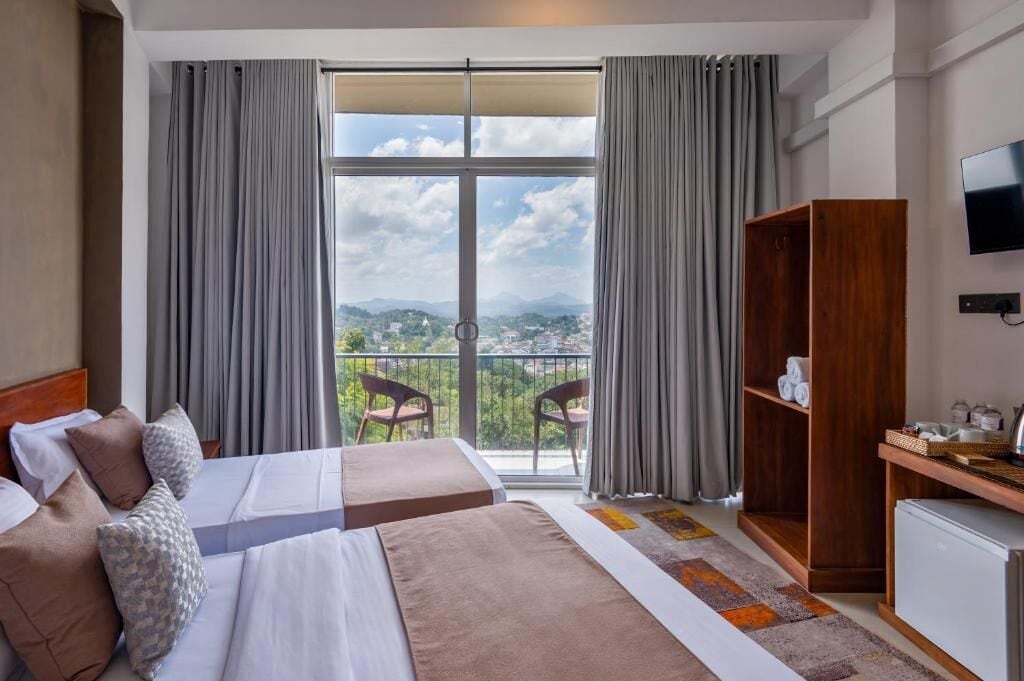 Espacio para trabajar con laptop y wifi gratis 