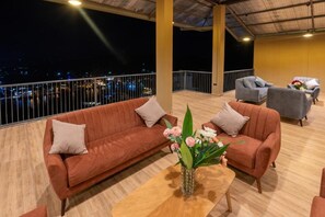 Deluxe Double Room, Balcony, Lake View | Terrace/patio - The Lake view Kandy (Kandy)