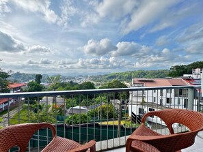 Laptop workspace, free WiFi - The Lake view Kandy (Kandy)