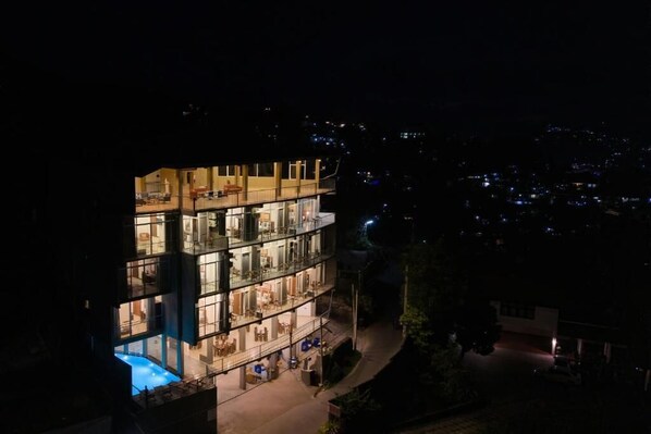 Konaklama yerinin ön cephesi