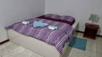 2 habitaciones, tabla de planchar con plancha, wifi y ropa de cama