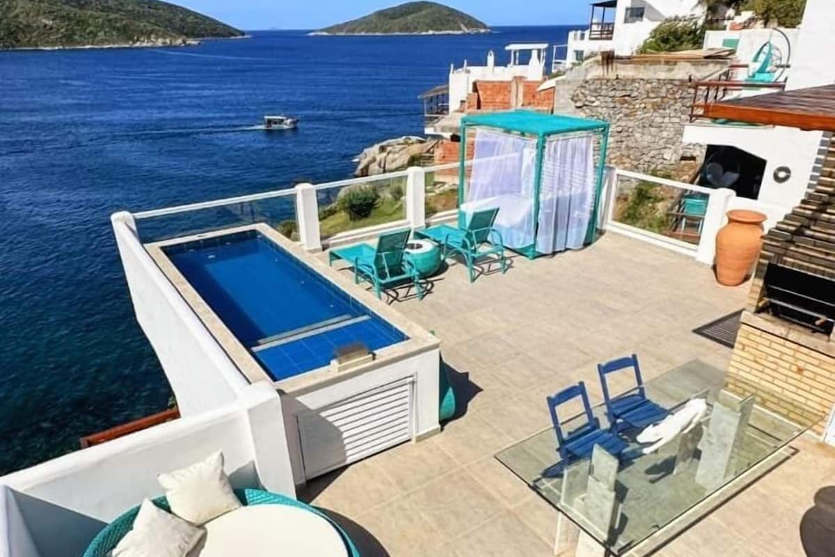 Luxury Quadruple Room | Free WiFi, bed sheets