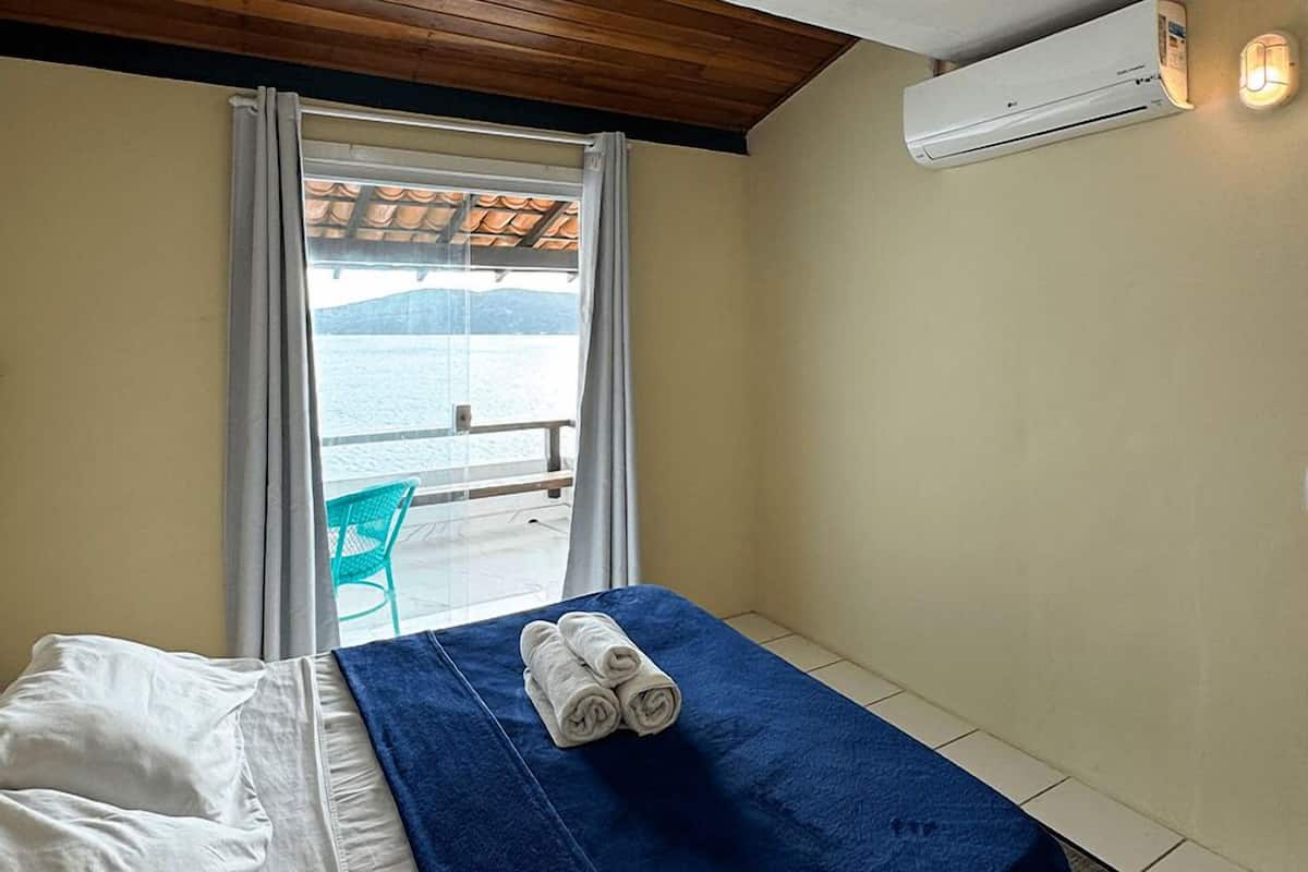 Basic Room, Balcony, Sea View | Free WiFi, bed sheets