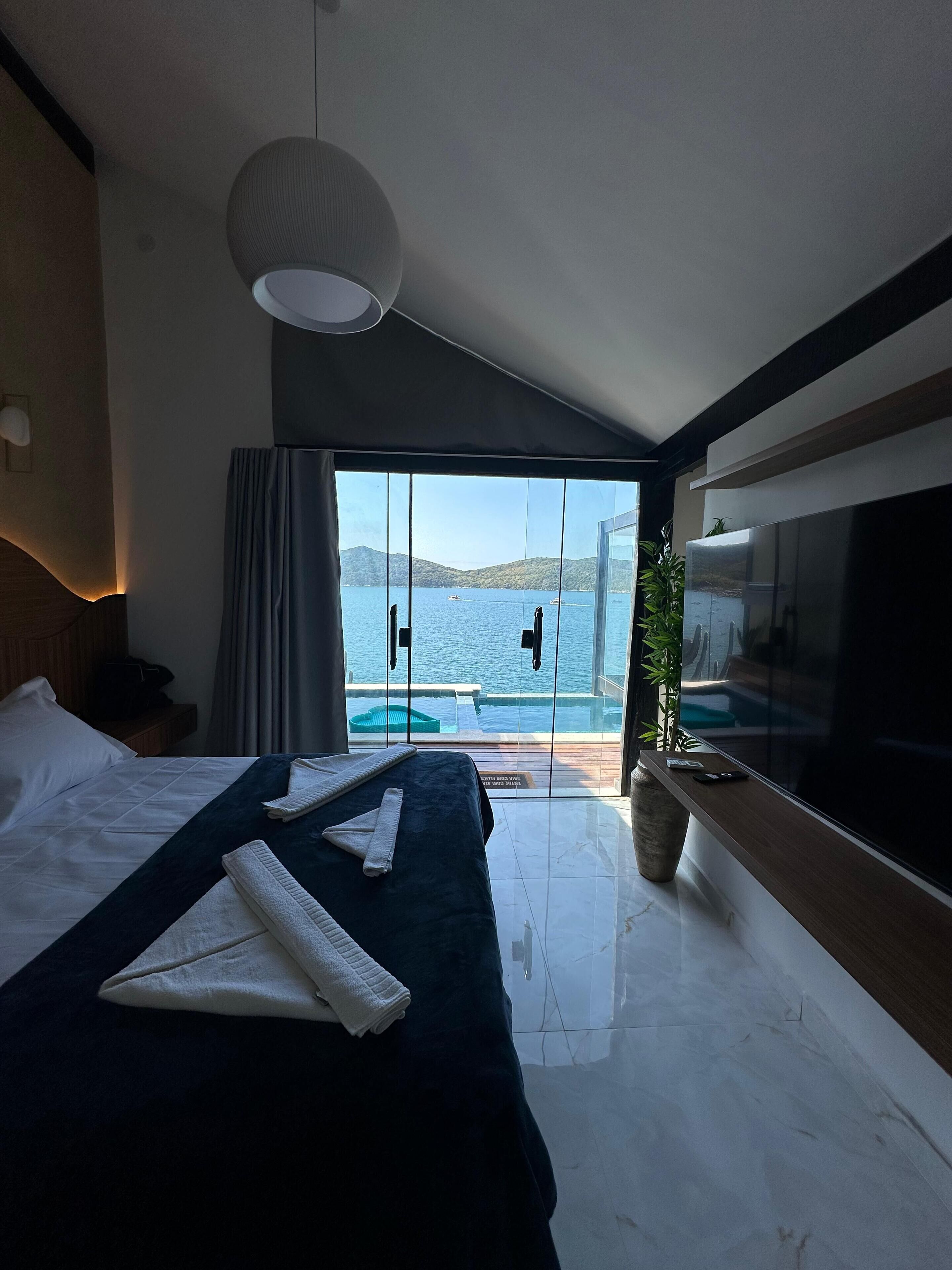 Luxury Room | Free WiFi, bed sheets