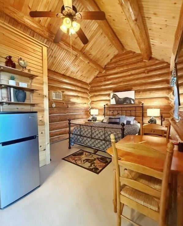 1 bedroom - Nice cabin overlooking the water and close to Glade Top Trail Mark Twain Forest (Ava)
