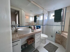 Jetted tub, bidet, towels, soap