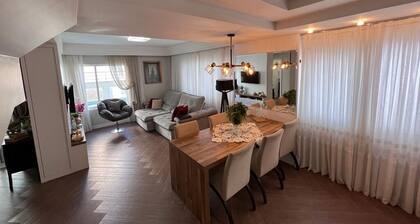 Duplex 2 Blocks from the Beach -