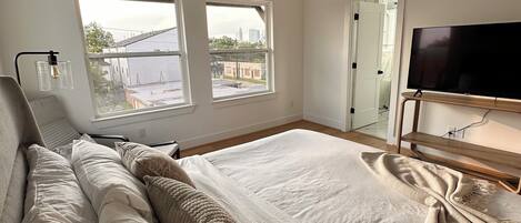 3 bedrooms, iron/ironing board, WiFi, bed sheets