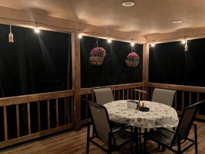 Outdoor dining - Family Friendly Cabin- Franklin, Highlands, Smoky Mountains (Franklin)