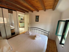 1 bedroom, WiFi, bed sheets