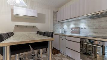 Réfrigérateur, micro-ondes, four, lave-vaisselle