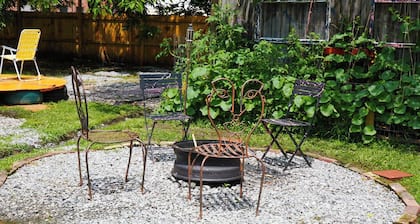 Downtown -All Shook Up Bungalow -Heart Break Hotel 2br/1b