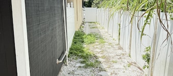 Charming studio in terrific Tampa with WiFi, AC
