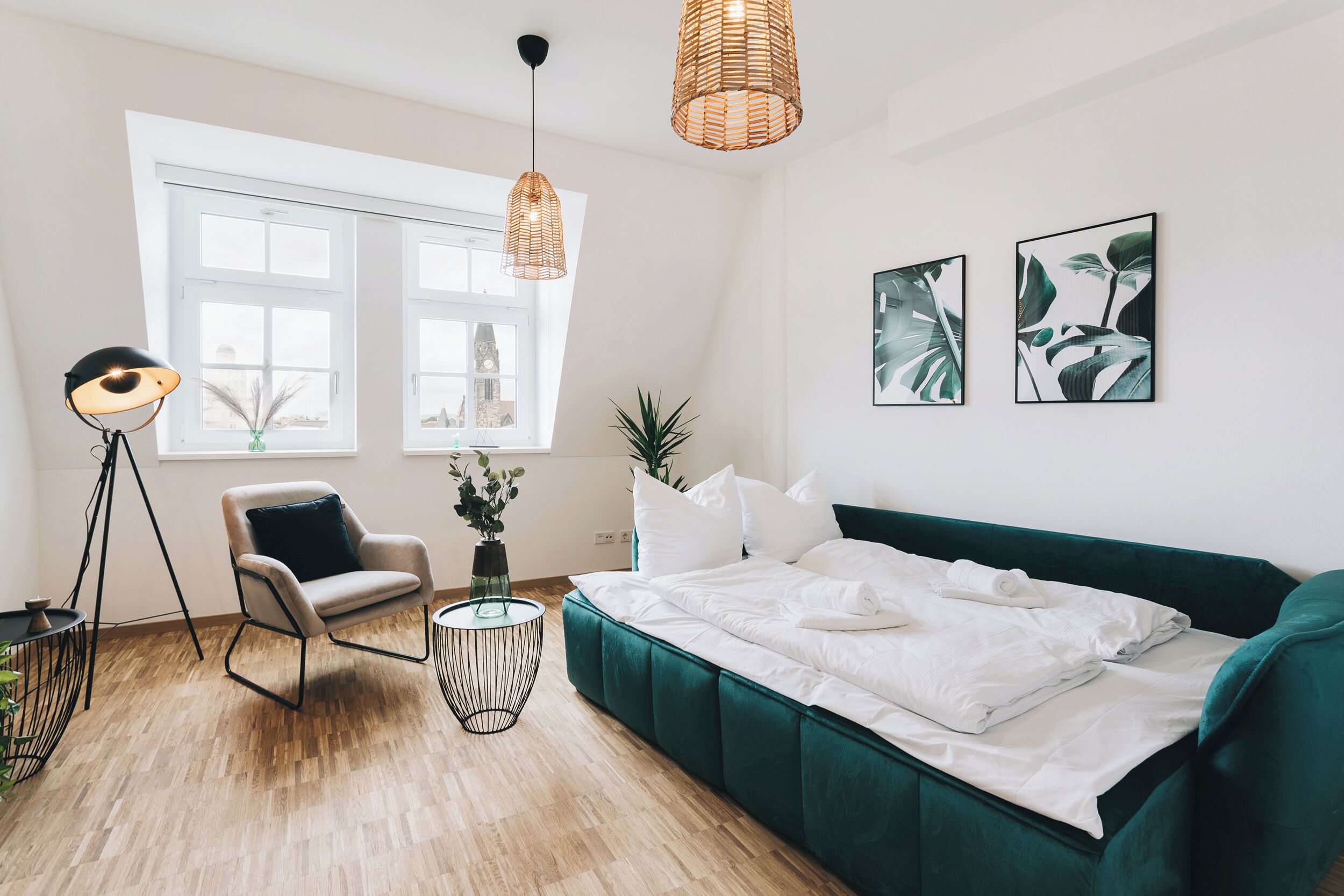 Apartment, 1 King-Bett und Schlafsofa, barrierefrei, Haustiere nicht gestattet | Wohnbereich | 35-Zoll-Smart-TV mit Digitalempfang, Netflix, Streaming-Dienste