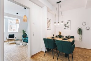 Apartamento, 1 cama de matrimonio grande con sofá cama, accesible para personas con discapacidad | Servicio de comidas en la habitación