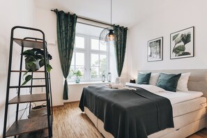 Apartment, 1 King Bed with Sofa bed, Kitchen | Hypo-allergenic bedding, laptop workspace, blackout drapes - Oasis Appart - Wohnen in Dresden (Dresden)