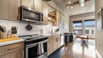 Apartamento (0 Bedroom) | Cocina privada | Microondas, horno, placa de cocina y lavavajillas