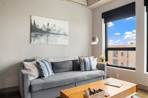 Apartment (0 Bedroom) | Living room | TV - Sable 603 - Alcove (Minneapolis)