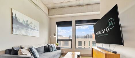 Apartment (0 Bedroom) | Living area | TV