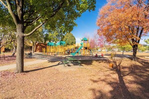 House (3 Bedrooms) | Property amenity - Lyndale Church Lodge (Minneapolis)