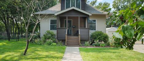 House (4 Bedrooms) | Front of property