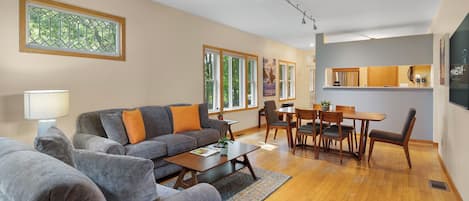 House (4 Bedrooms) | Front of property